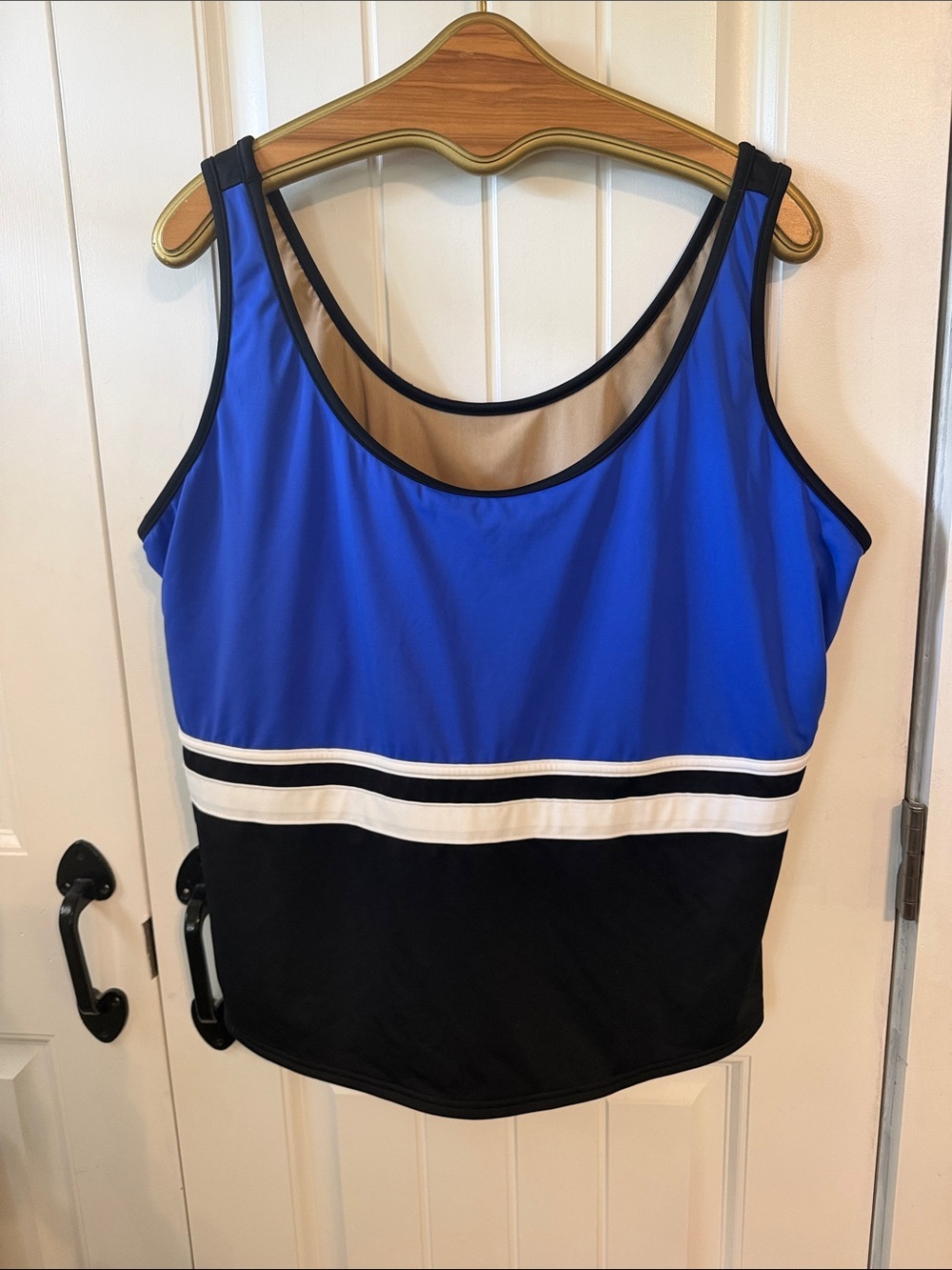 L.L. Bean tankini top in blue, black, and white with a scooped neckline/ 26W Reg